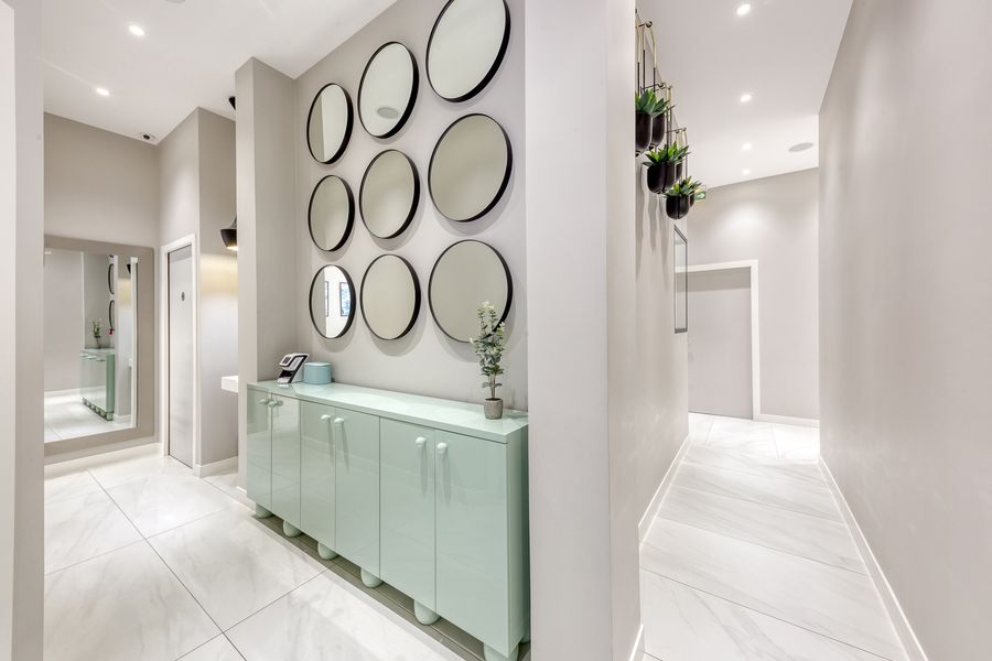 Couloir aux miroirs ronds