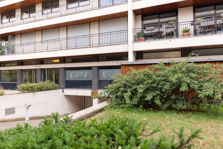 Façade de l'immeuble et jardin du 119 rue du Président Wilson