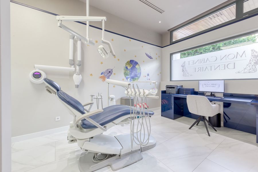 Salle de soins au fauteuil bleu